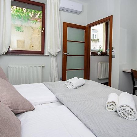 Inpoint 2-Bedrooms Apartment With Private Garden And Free Parking Krakow Dış mekan fotoğraf
