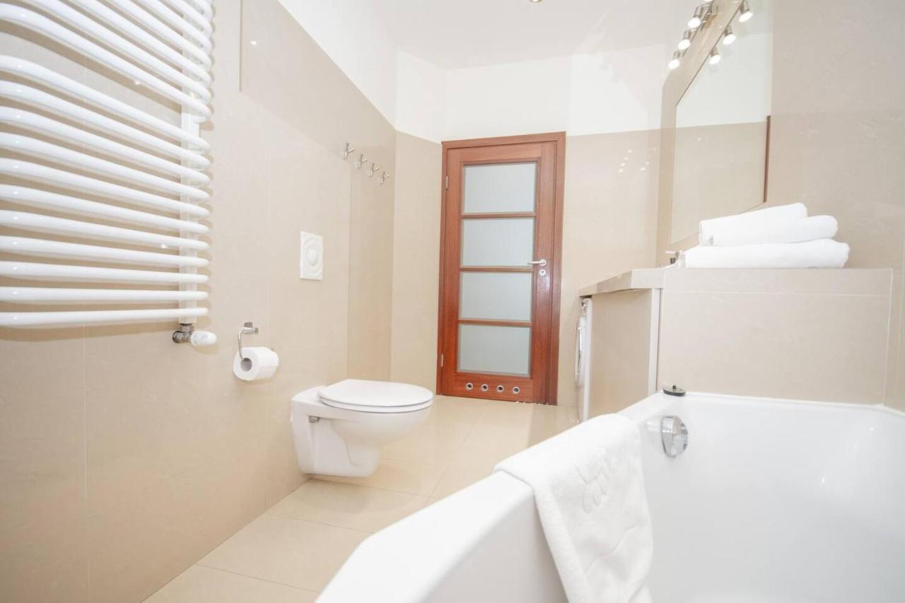 Inpoint 2-Bedrooms Apartment With Private Garden And Free Parking Krakow Dış mekan fotoğraf