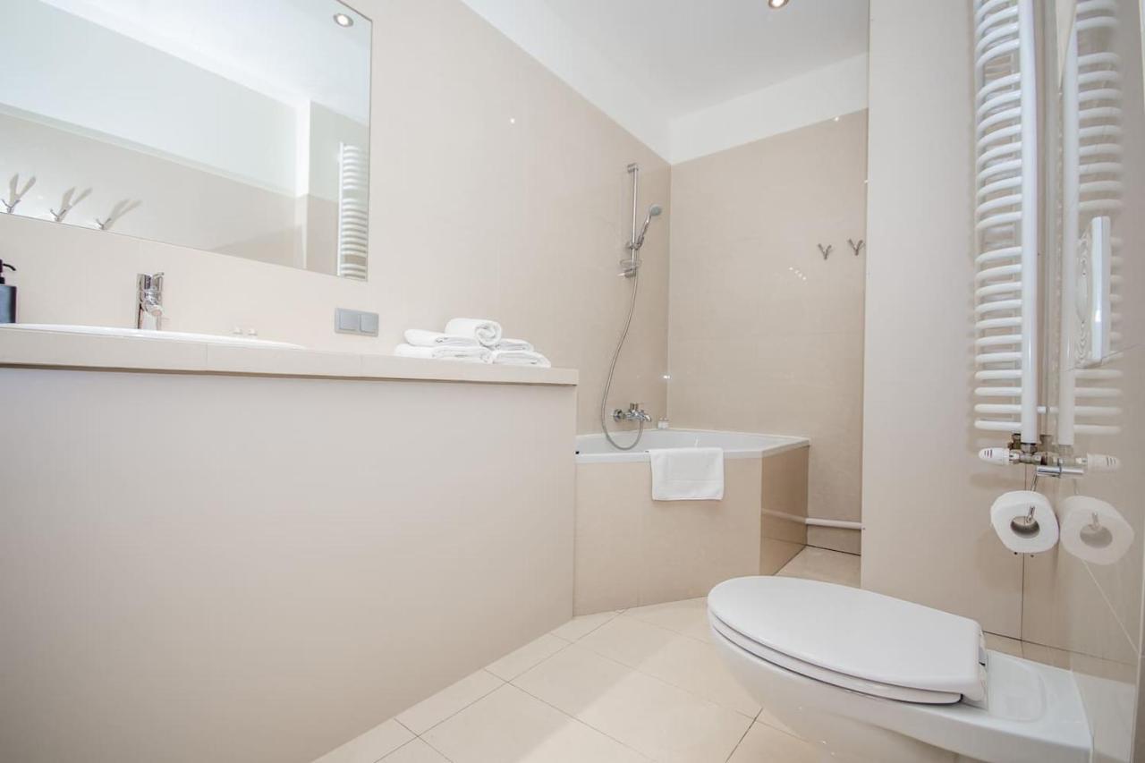 Inpoint 2-Bedrooms Apartment With Private Garden And Free Parking Krakow Dış mekan fotoğraf